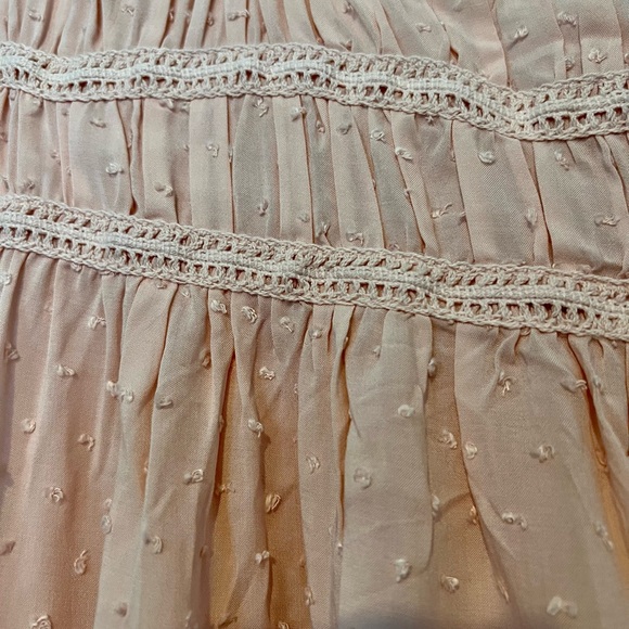 NWT TORRID LIGHT PINK SWISS DOT CROCHET INSET TOP - Picture 4 of 7